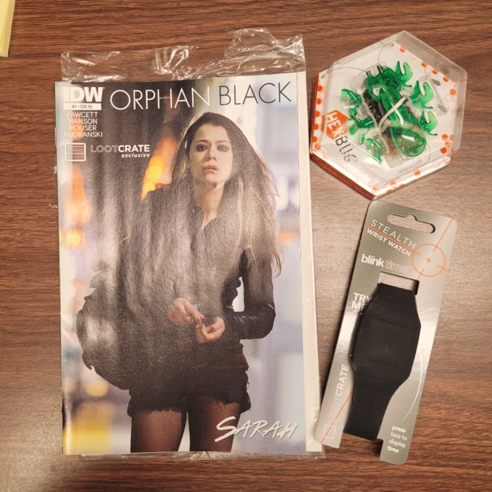 LOT Loot crate Sarah comic and watch, Hex Bug (closet)